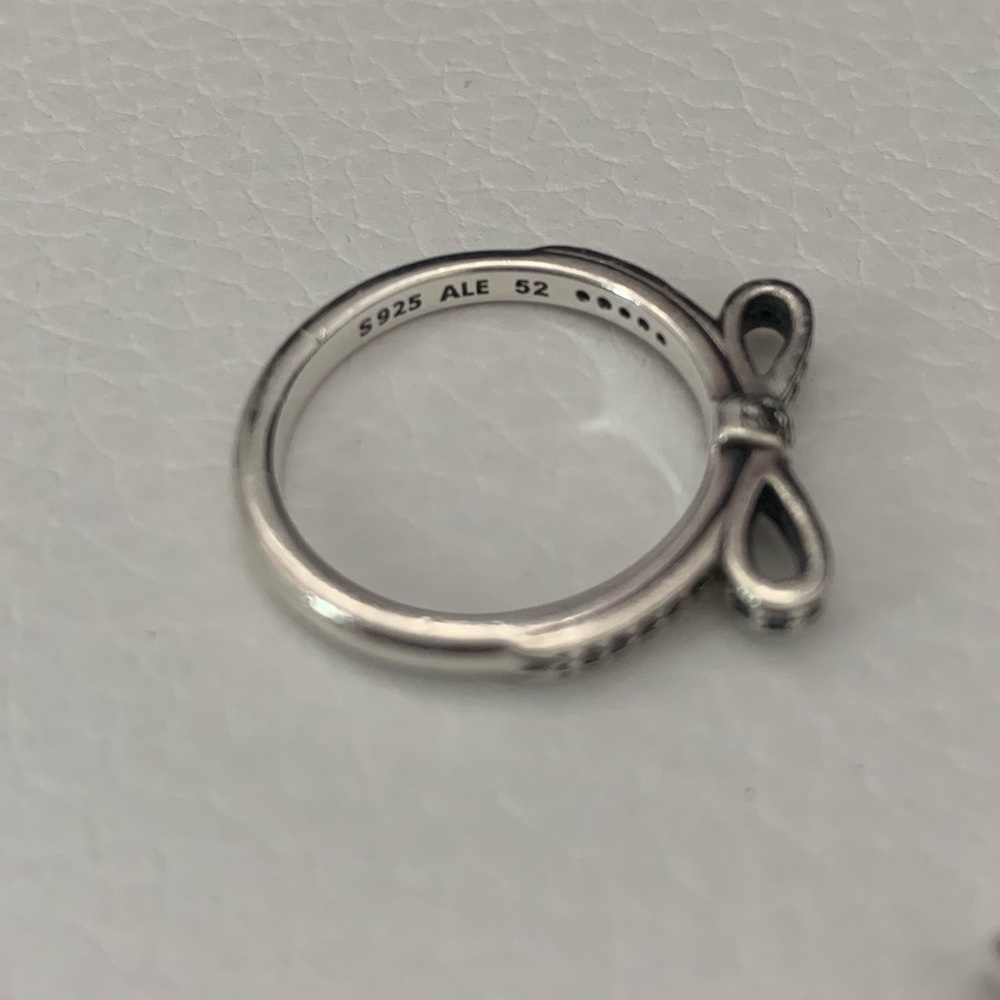 Pandora Bow Ring 💕